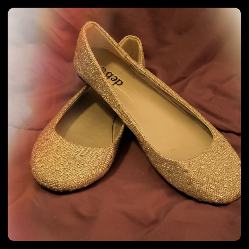 Size 7 Deb Silver Flats